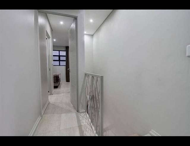 2 BEDROOM PROPERTY TO RENT IN MENLO PARK